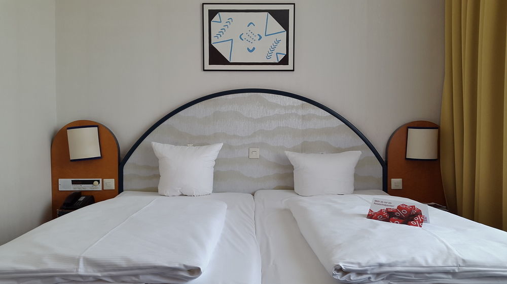 Sorat Hotel Berlin Room photo