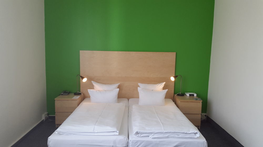 Sorat Hotel Berlin Room photo